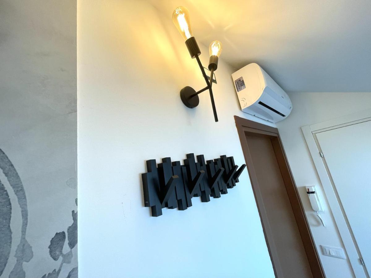 דירות ראפאלו Lovely Mini Attic מראה חיצוני תמונה