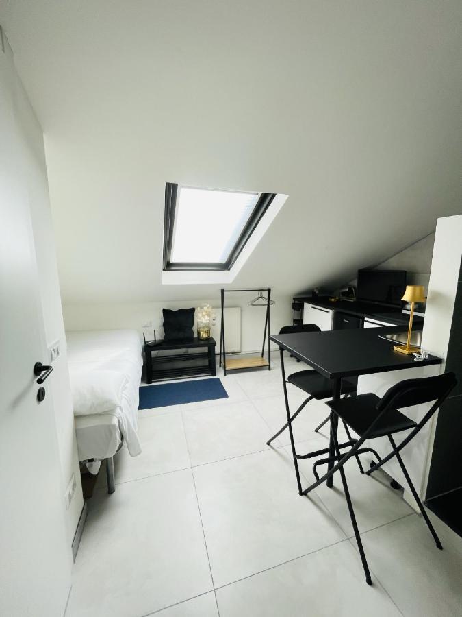 דירות ראפאלו Lovely Mini Attic מראה חיצוני תמונה